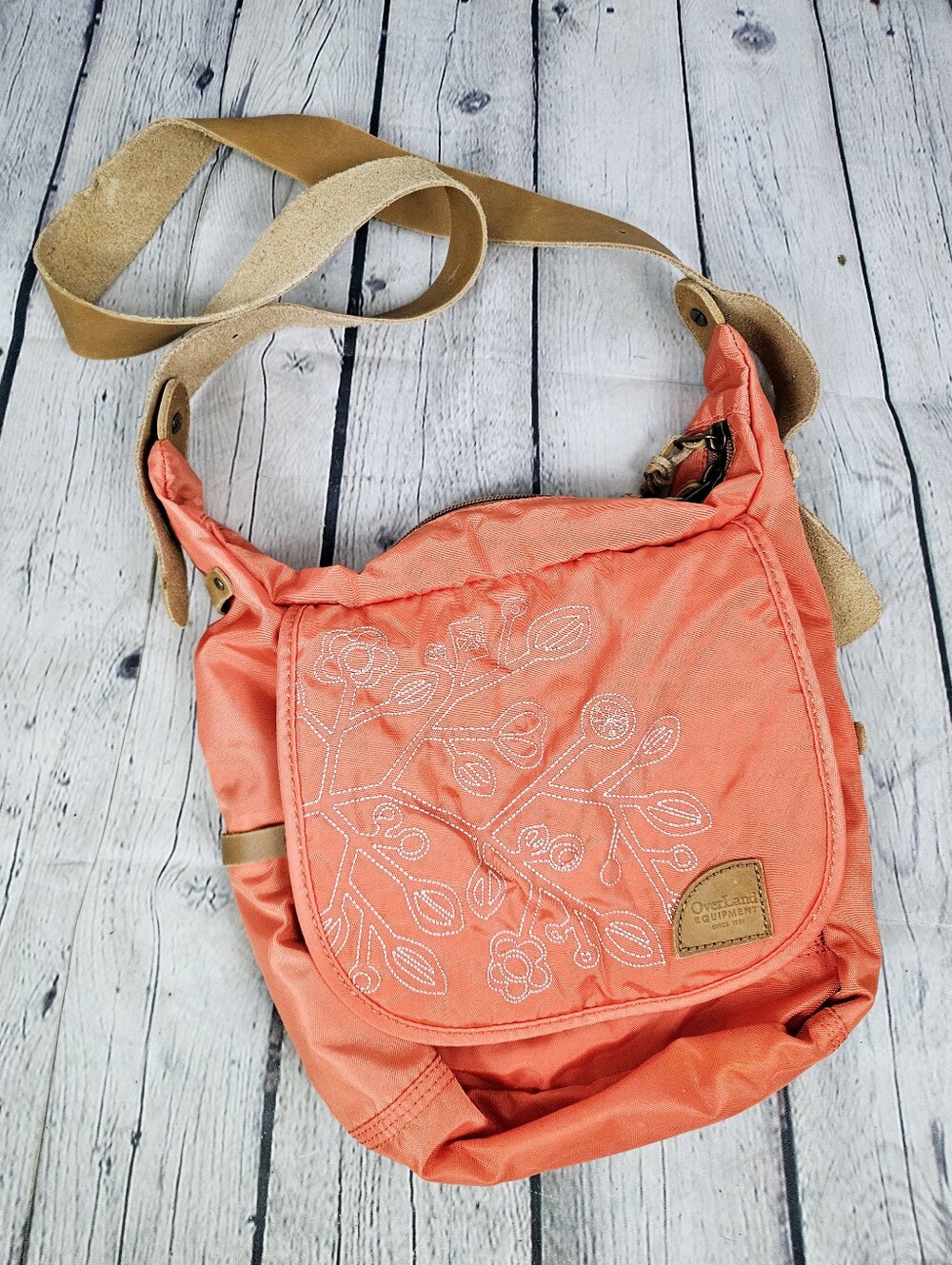 OVERLAND EQUIPMENT | floral embroidered nylon zip close crossbody purse